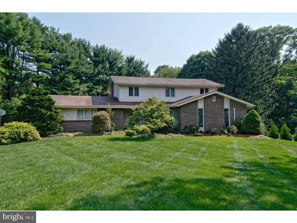 2745 EVERGREEN CIR, Emmaus, PA 18049