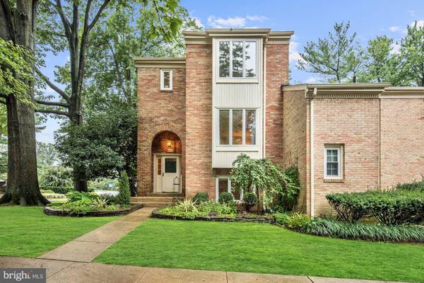 6688 MIDHILL PL, Falls Church, VA 22043