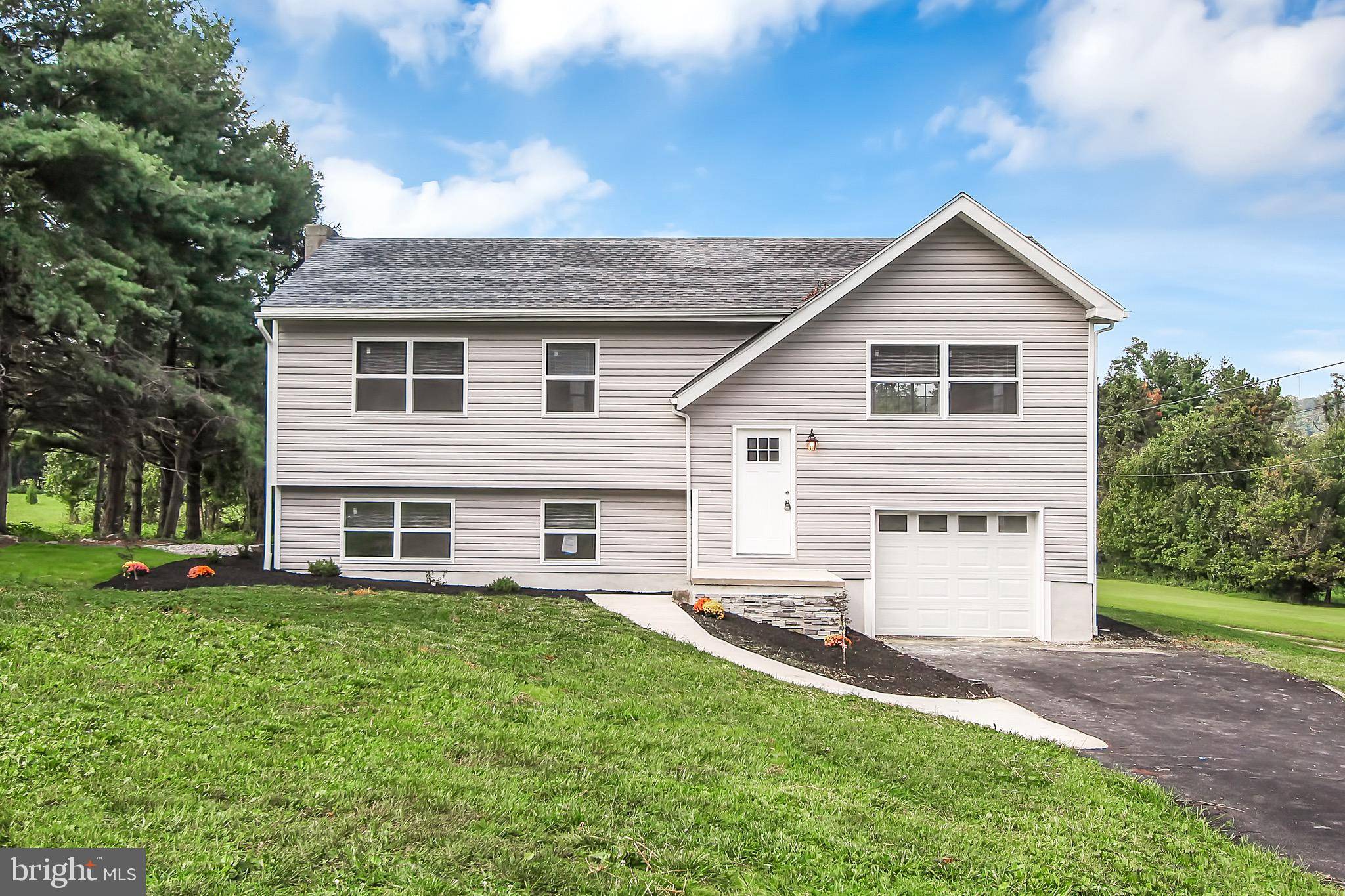 4777 FAHRINGER DR, Hellam, PA 17406
