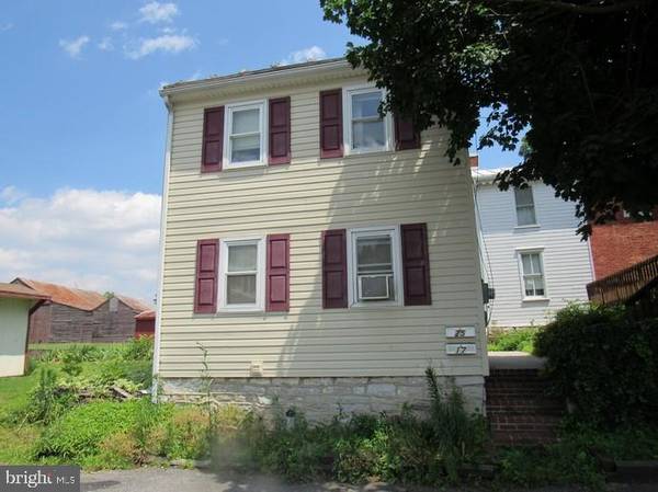 17 WALNUT ST, Newville, PA 17241