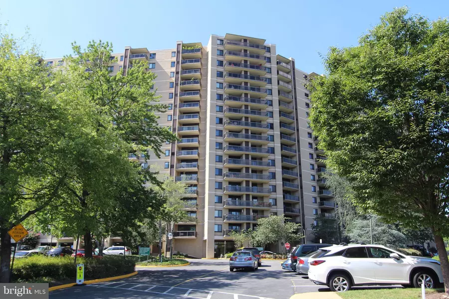 203 YOAKUM PKWY #903, Alexandria, VA 22304