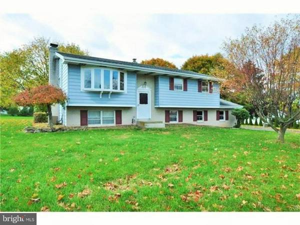 465 BLUE RIDGE DR, Nazareth, PA 18064