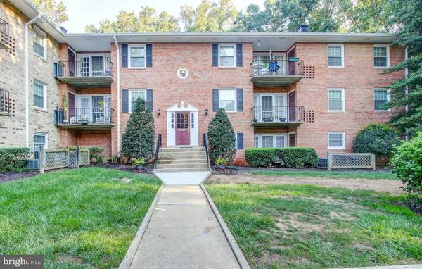 3790 LYNDHURST DR #101, Fairfax, VA 22031