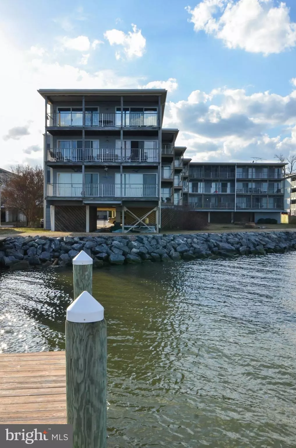 Colonial Beach, VA 22443,17 LINCOLN #201