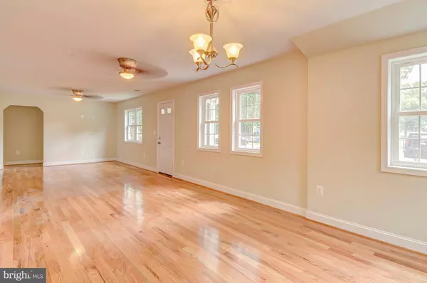 Shady Side, MD 20764,6011 LERCH DR