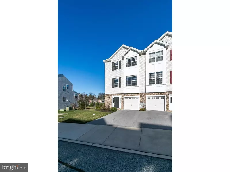 12 SHOREHAM DR, Coatesville, PA 19320