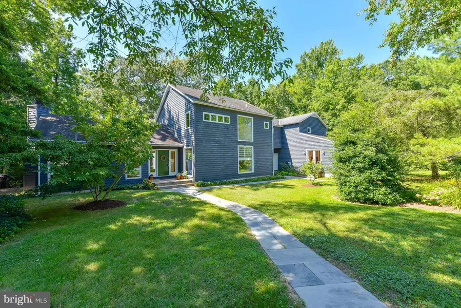 3217 WOODLAND LN, Alexandria, VA 22309