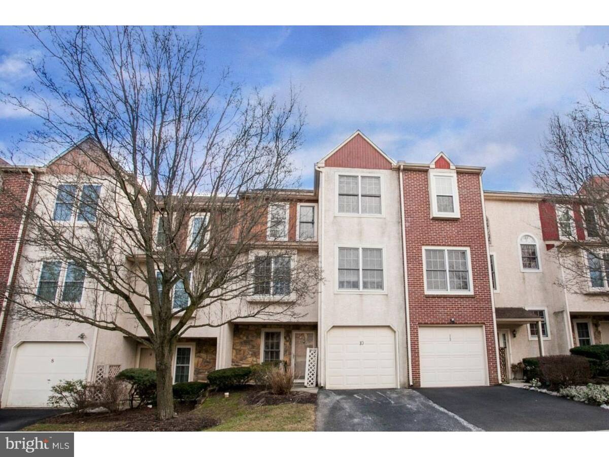 Lafayette Hill, PA 19444,10 WHITE PINE CT