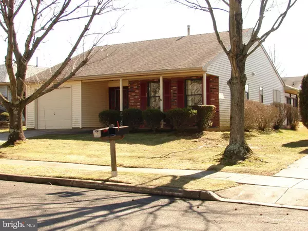 111 CARRIAGE HILL CT, Columbus, NJ 08022