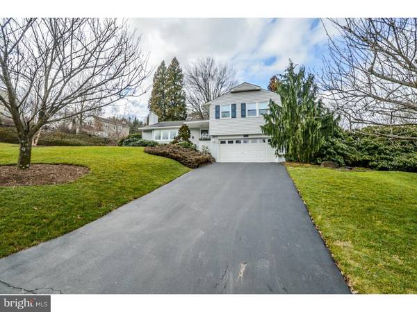 612 THORNHILL DR, Lafayette Hill, PA 19444