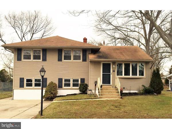 11 BEAVER DR, Barrington, NJ 08007