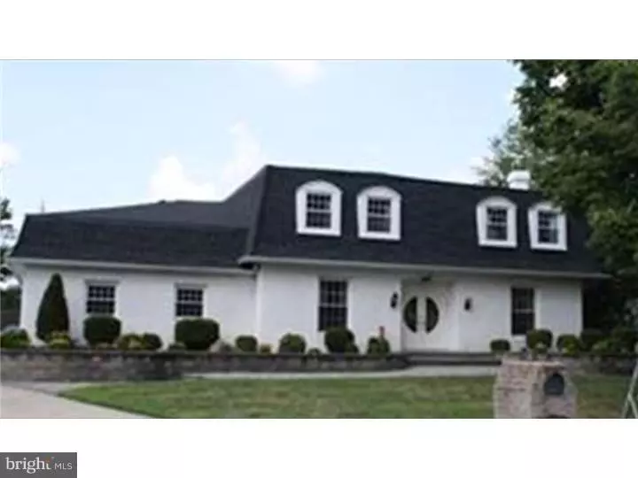 10 BLOSSOM CT, Cherry Hill, NJ 08003