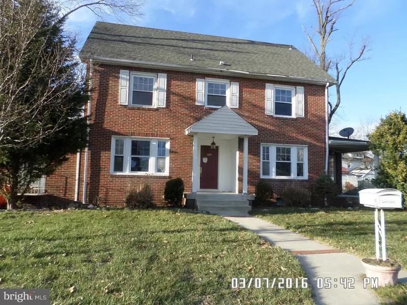 319 W BROAD ST, Paulsboro, NJ 08027