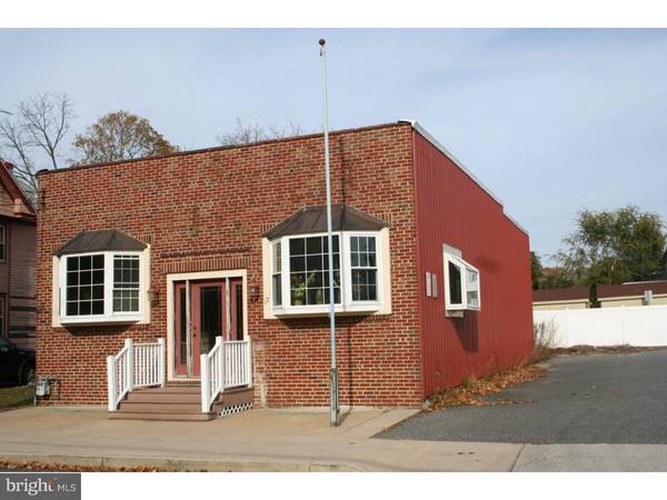 17 W CENTER ST, Clayton, NJ 08312