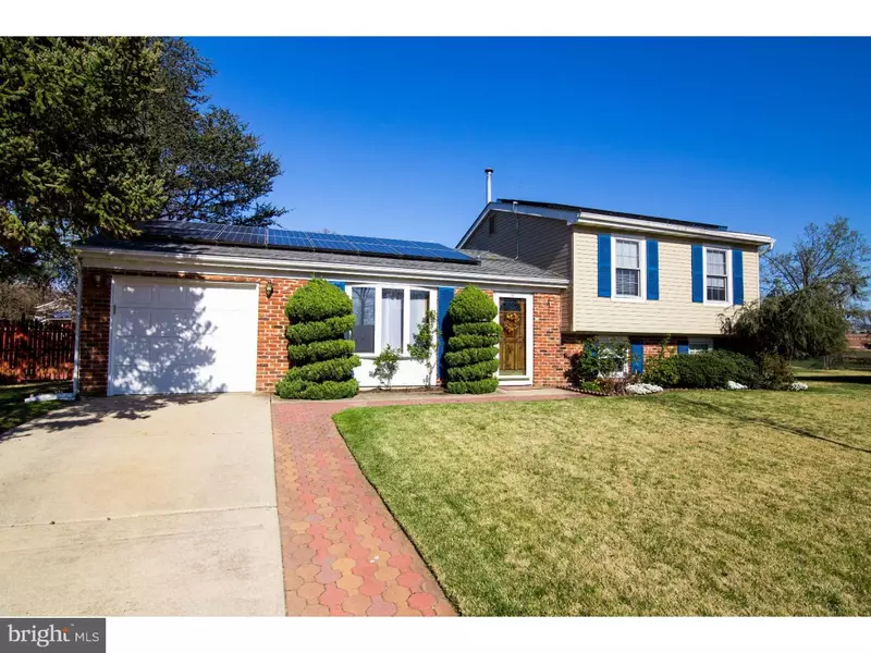 10 HERCULES CT, Sewell, NJ 08080