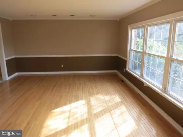 Cherry Hill, NJ 08003,24 LAKEVIEW HOLW