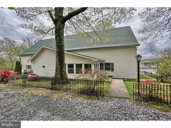 4 HALL RD, Pottsville, PA 17901