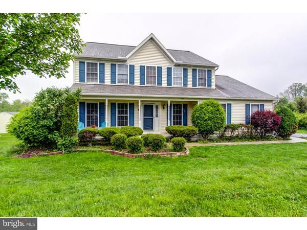 8 HORSESHOE DR, Morgantown, PA 19543