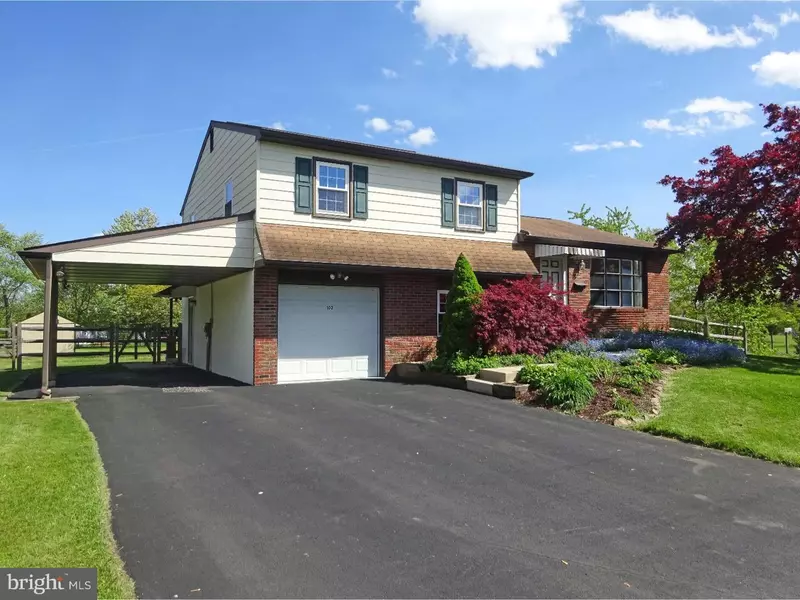 102 MEADOWLAND DR, Red Hill, PA 18076