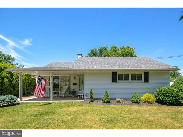 2 E WOODCREST AVE, Maple Shade, NJ 08052