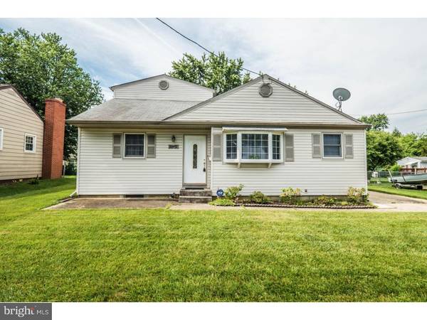 30 WOODBINE AVE, Maple Shade, NJ 08052