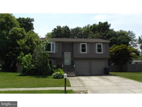 15 QUAIL HOLLOW DR, Westampton, NJ 08060