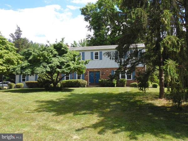 10 KNOLLBROOK CIR, Malvern, PA 19355