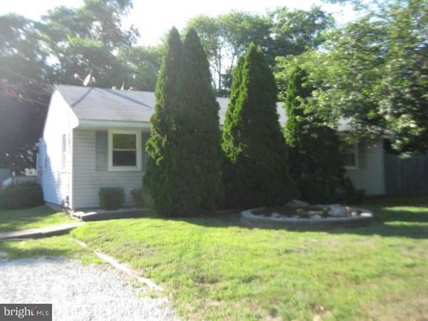 9 W LAUREL RD, Stratford, NJ 08084