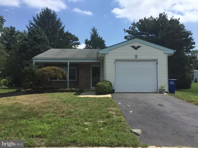 5 COVENTRY CT, Southampton, NJ 08088