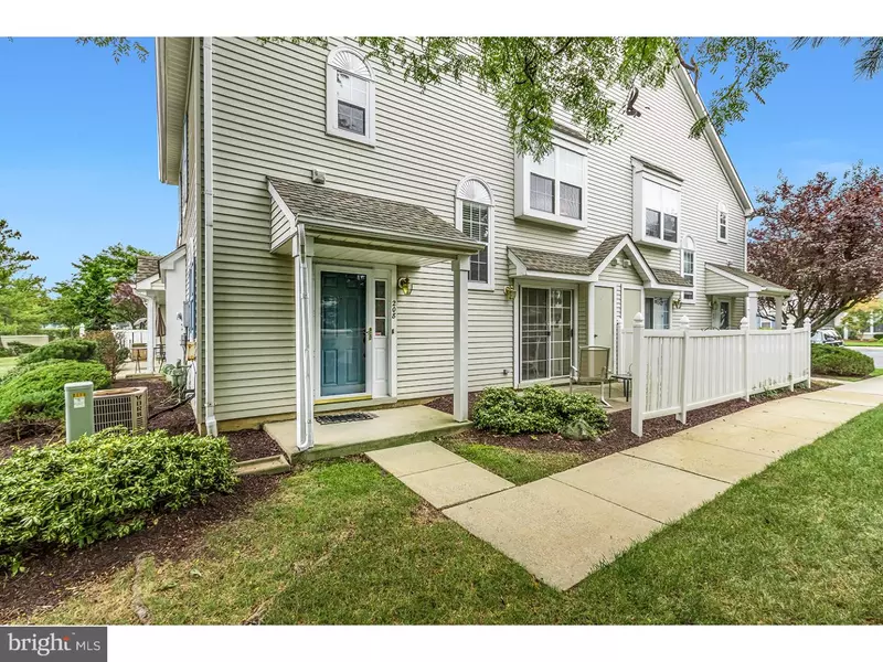 208 OLIPHANT LN, Mount Laurel, NJ 08054