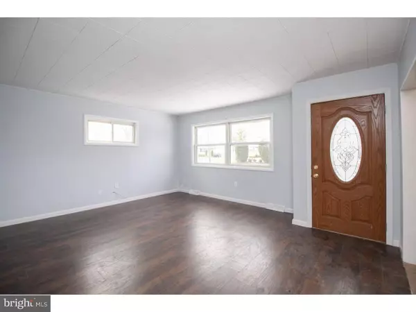 Glendora, NJ 08029,806 W EVESHAM RD