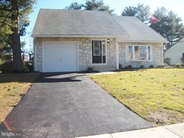 5 PRITCHARD LN, Sicklerville, NJ 08081