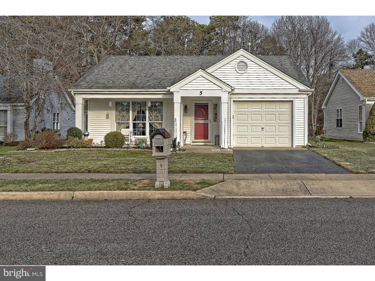 5 WOOTON DR, Southampton, NJ 08088