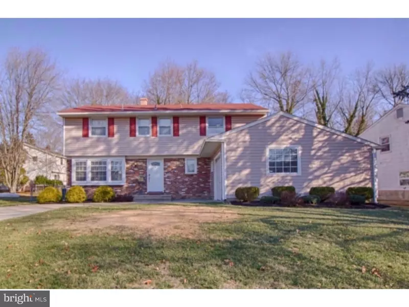 3 RABBIT RUN RD, Cherry Hill, NJ 08003