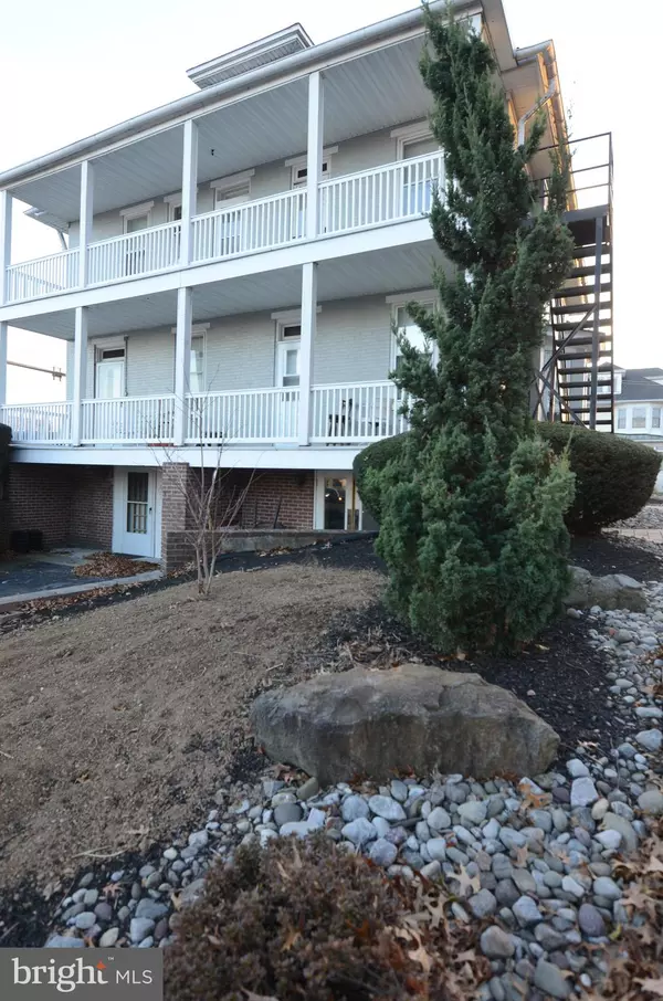 Camp Hill, PA 17011,239 S 17TH ST