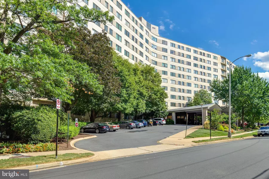 1200 NASH ST N #806, Arlington, VA 22209