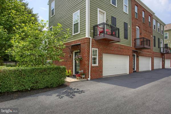 2 SUMMER LN, Mechanicsburg, PA 17050