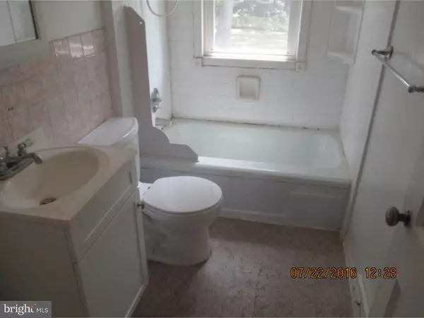 Clementon, NJ 08021,18 OAK LN