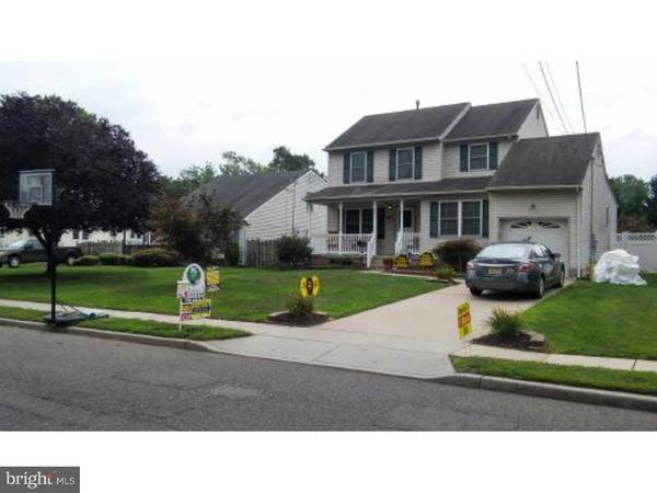 208 E WOODLAWN AVE, Maple Shade, NJ 08052