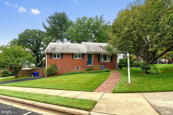 2116 PATRICK HENRY DR, Arlington, VA 22205