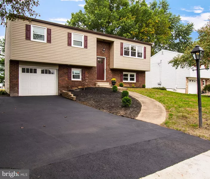 1212 GROSS DR, Mechanicsburg, PA 17055