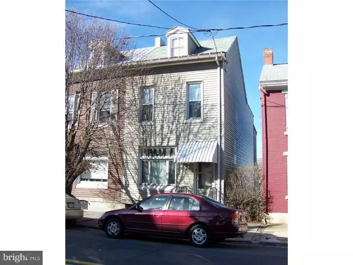 17 E MAIN ST, Fleetwood, PA 19522