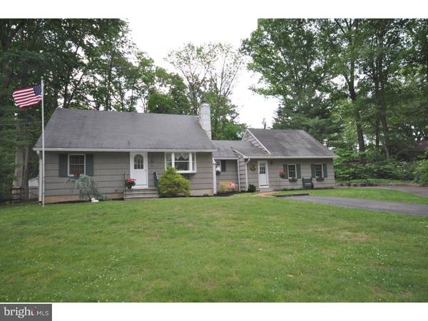 28 TIMBERLANE DR, Pennington, NJ 08534