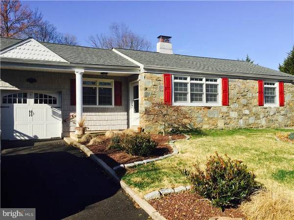 906 HILLSIDE DR, Southampton, PA 18966