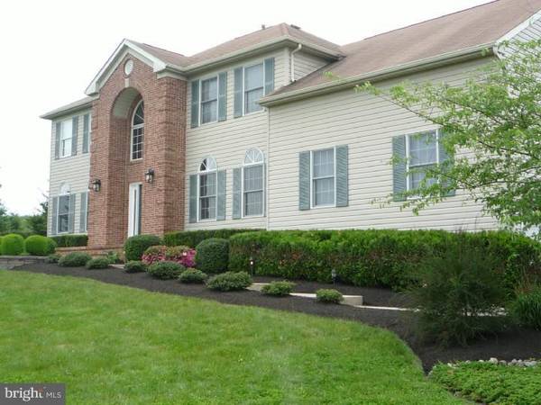 8 LENN RD, Allentown, NJ 08501