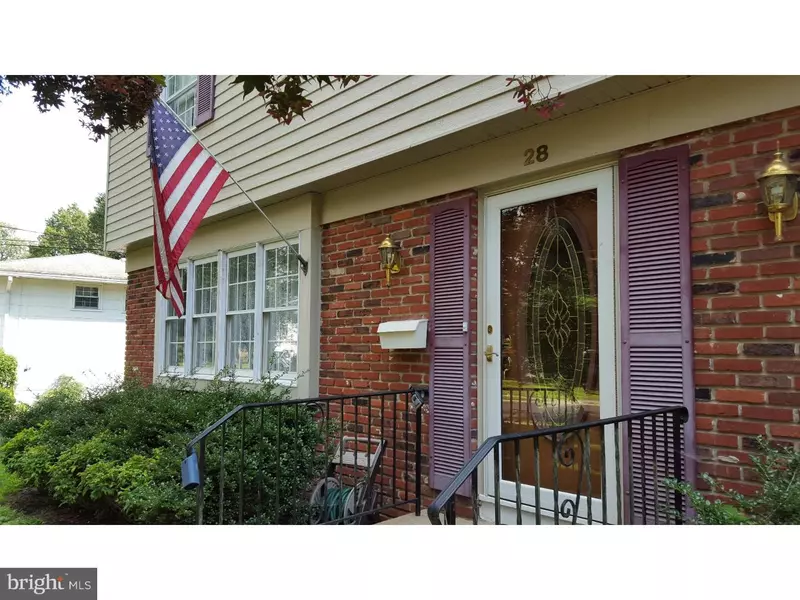 28 CORNELL DR, Delran, NJ 08075