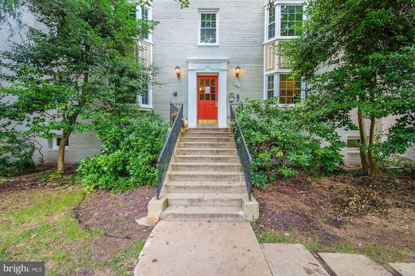 820 ARLINGTON MILL DR S #3-302, Arlington, VA 22204