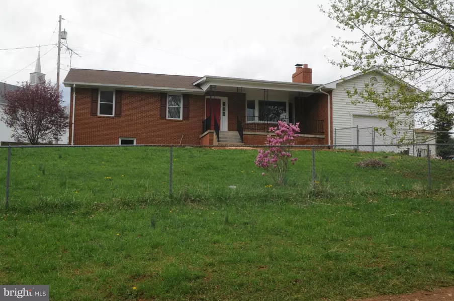 6 SNOW LN, Chester Gap, VA 22623