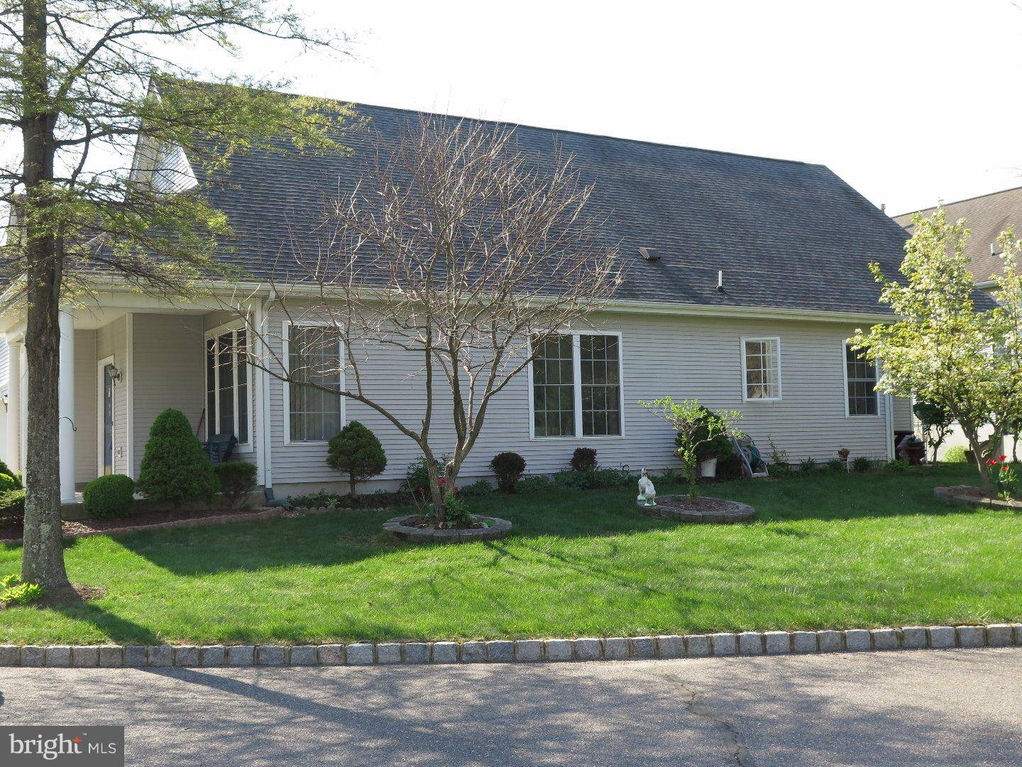 Hamilton, NJ 08690,99 HUMMINGBIRD DR