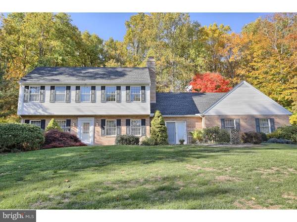 13 HIGHLAND DR, Fleetwood, PA 19522